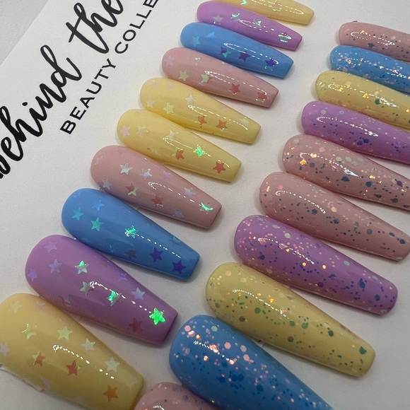 Handmade Press On Nails - Picture 2 of 2